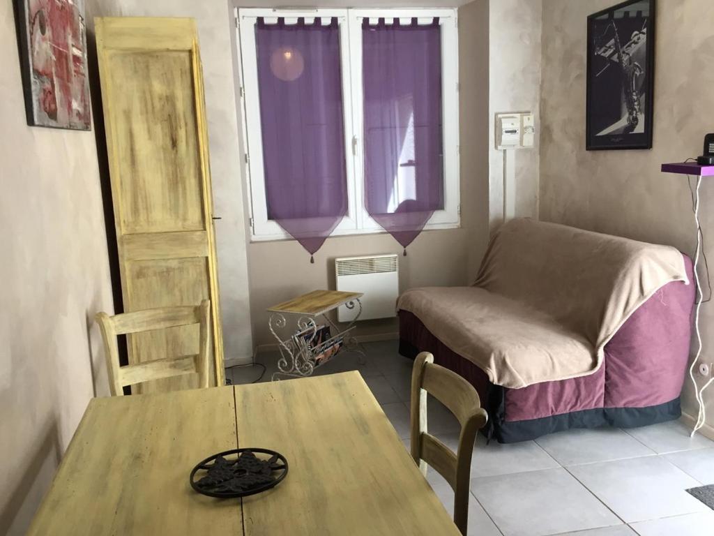 Accacia Home Ferrieres  ภายนอก รูปภาพ